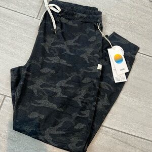 NWT! Vuori camo joggers M